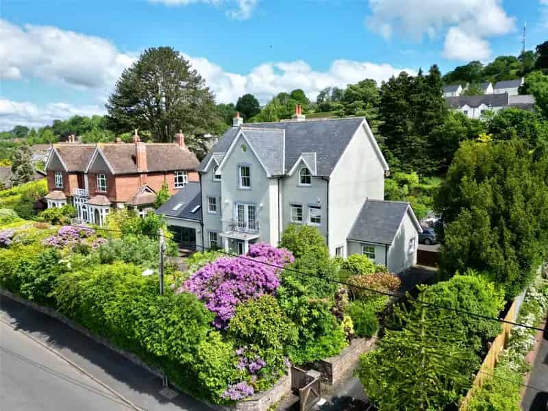 7 Bedroom Detached House for Sale in Brecon