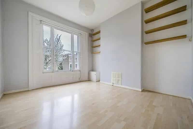Two Bedroom Victorian Conversion Flat Near Brockley Station
