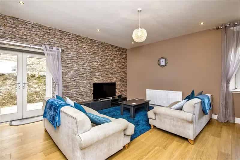 3 Bed Flat St Andrews Garden Parking Modern Interior