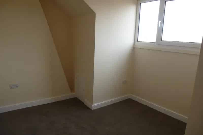Spacious 3 Bedroom House Near Town Centre Available End of July