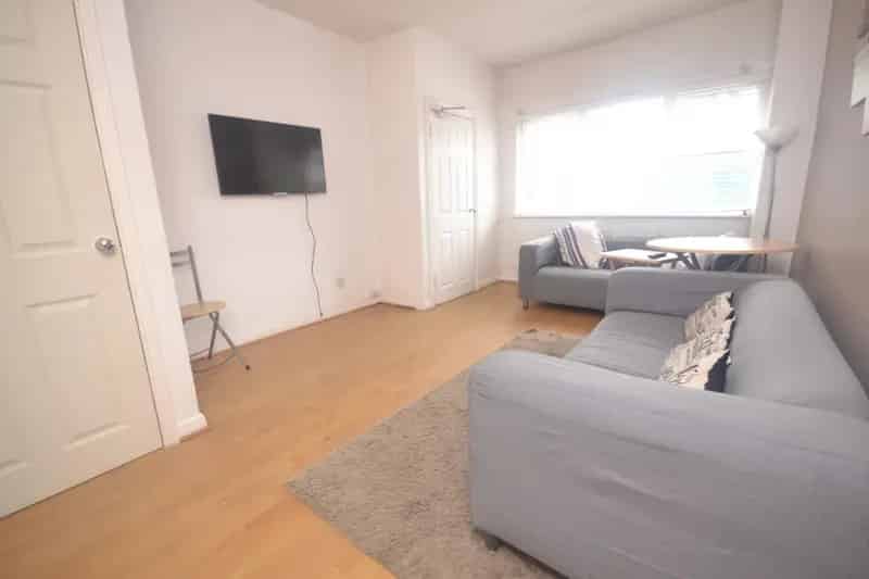 6 Bedroom Shared House Reading Town Centre All Bills Included