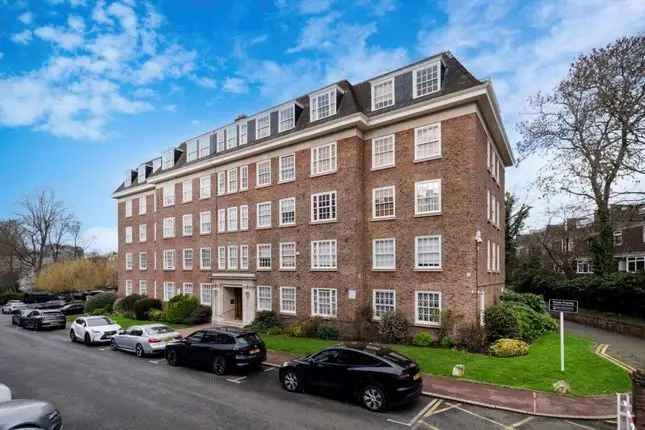 Flat for sale in Avenue Road, St John's Wood, London NW8