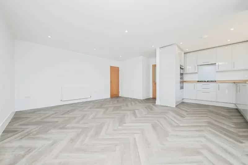 3 Bed Split Level House with Garden Room and Games Room