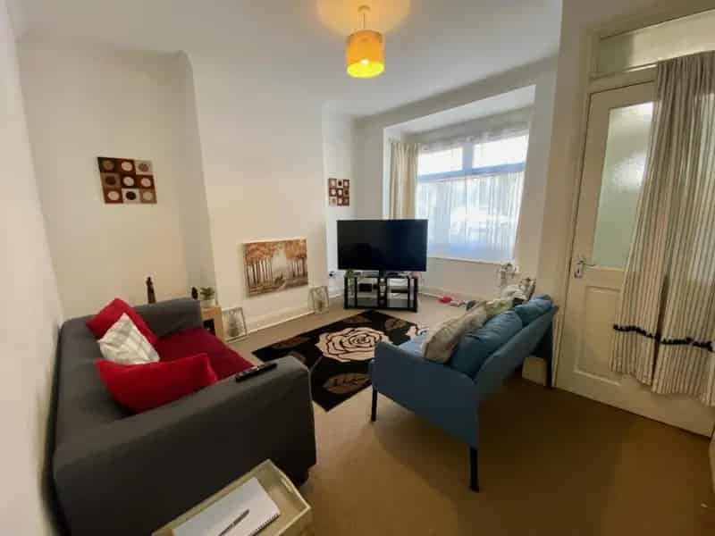 2 Bedroom Victorian House Near Bearwood High Street