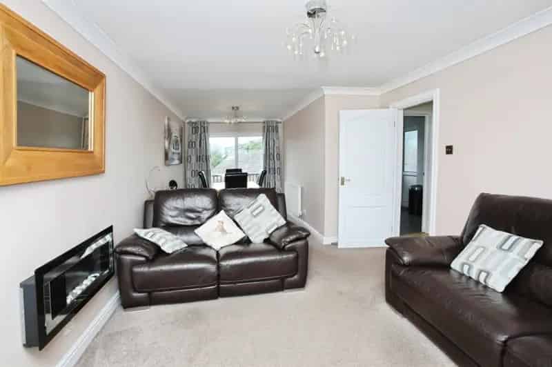4 Bedroom Detached House with Valley Views and Garage