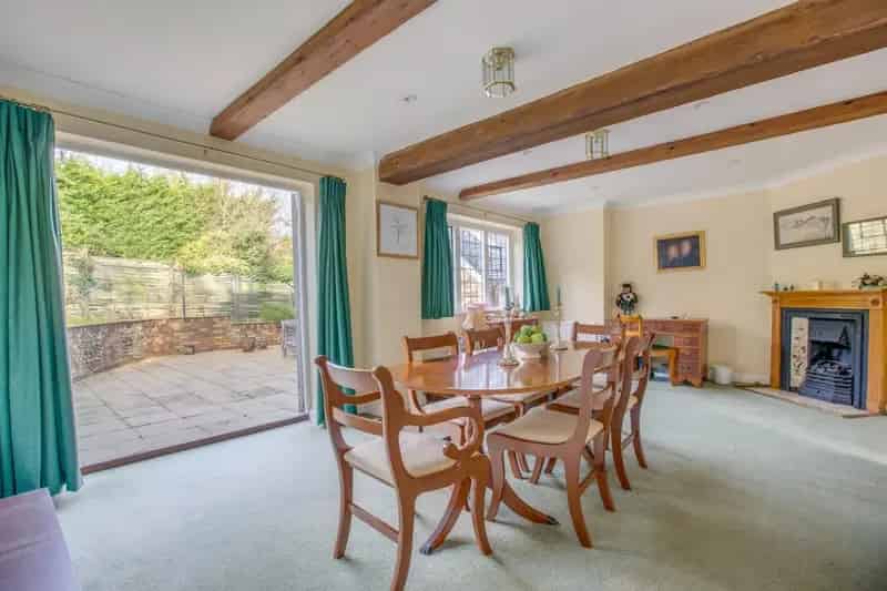 5 Bedroom Detached House For Sale Near Great Missenden Train Station
