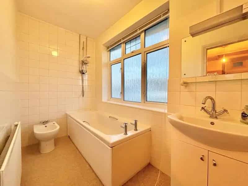 4 Bed House for Sale West Bexhill - Family Home
