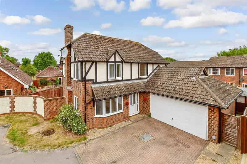 4 bedroom detached house for sale