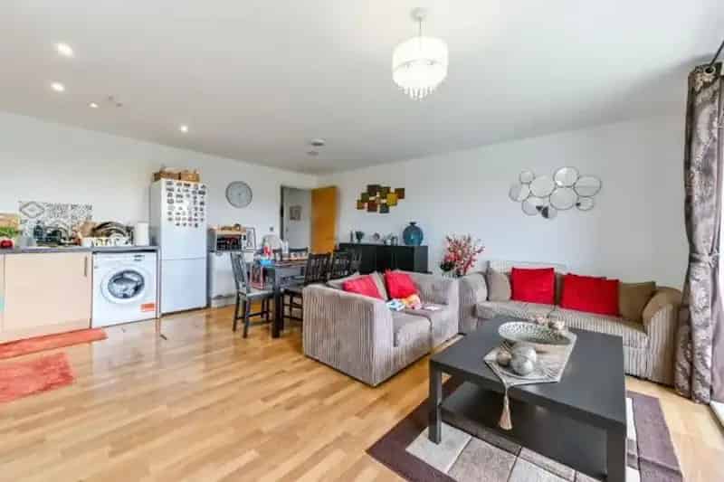 2 Bedroom Flat for Sale River View Balcony Auction May 22