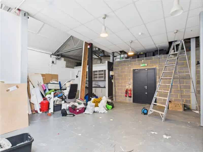 0 Bedroom Light Industrial House to Rent