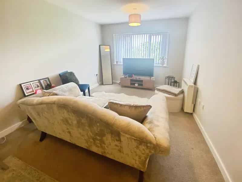 2 Bedroom Flat House to Rent