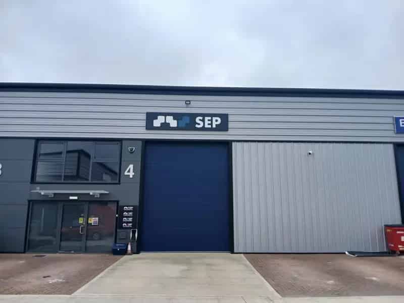 Modern Light Industrial Warehouse Unit For Lease