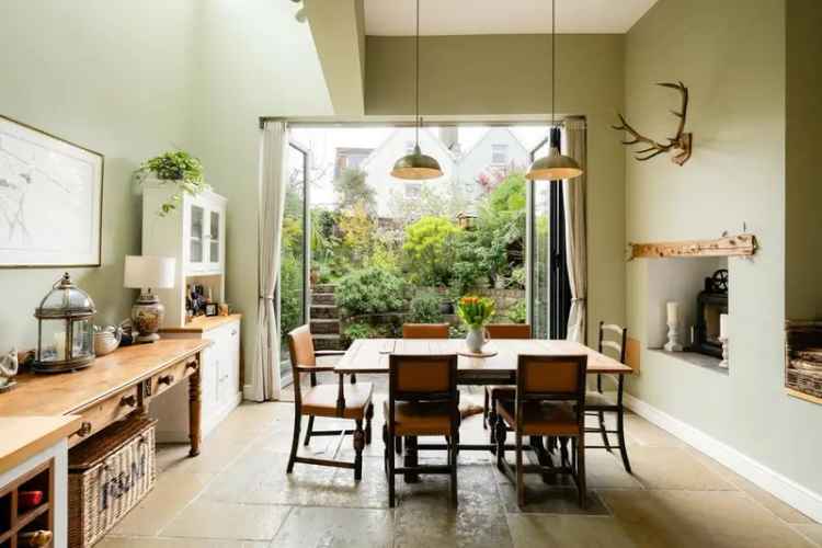 4 Bedroom End of Terrace House for Sale