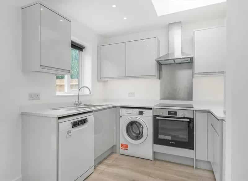 2 Double Bedroom Garden Flat Ealing Common New Kitchen Modern Bathroom