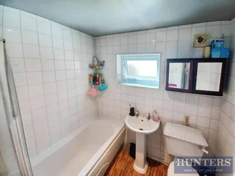2 Bed Victorian House Maidstone Modernized Throughout