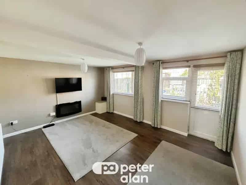 3 Bedroom House Semi Detached Family Home Zero Deposit Available