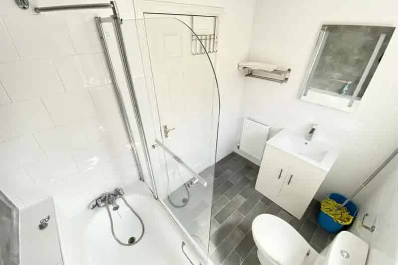 2-Bedroom House with Garage and Garden
