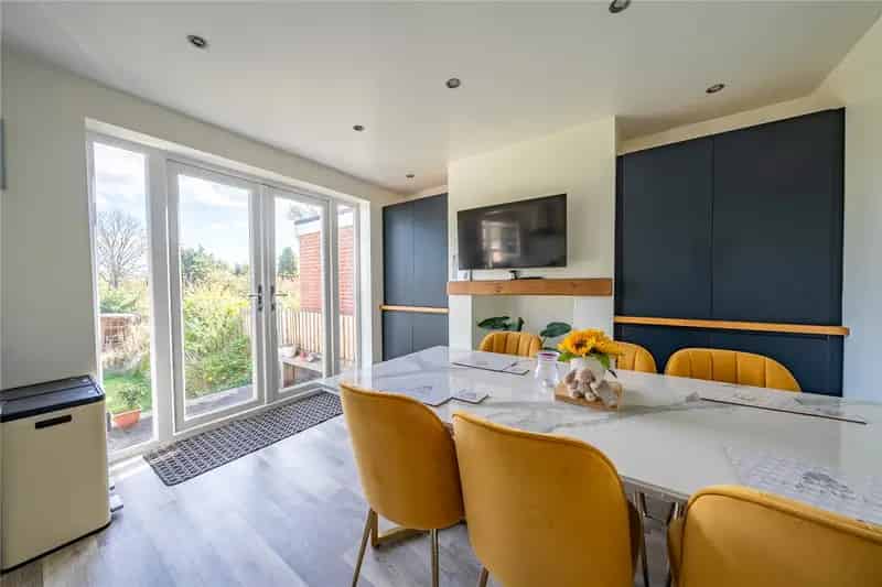3 Bedroom Semi-Detached House in Oakwood