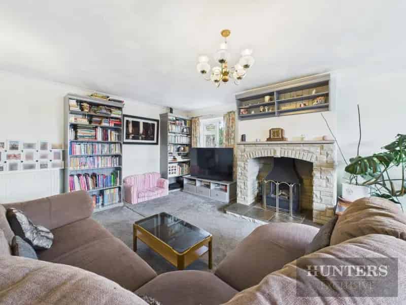 4 bedroom House
 For Sale 
Total Size: 1565 SQ FT
