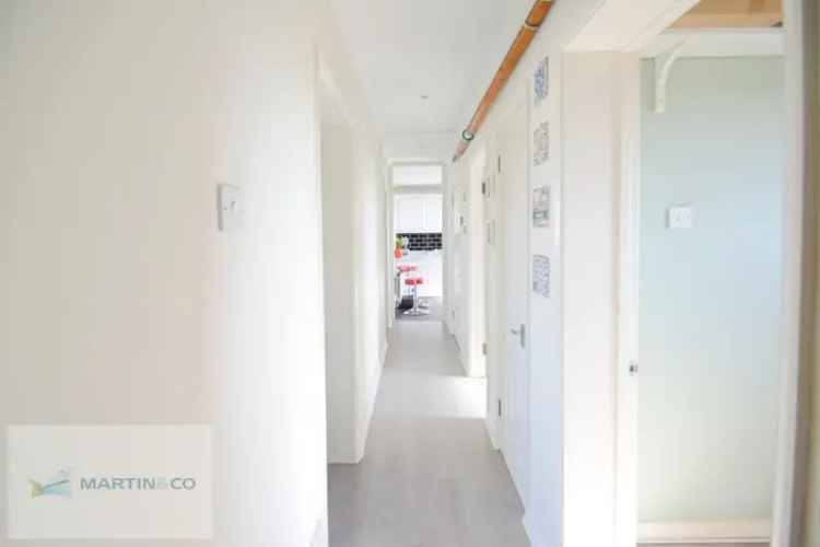 2 Bedroom Flat for Sale in Walton-on-Thames