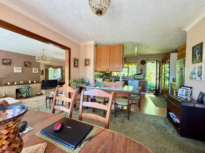 3 Bedroom Detached House For Sale Near Waitrose