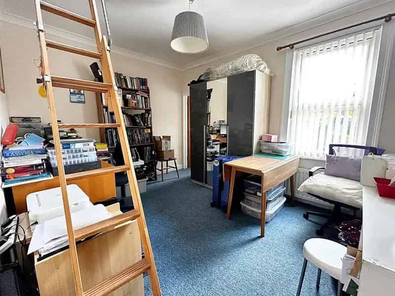 2 Bedroom Mid Terrace House For Sale