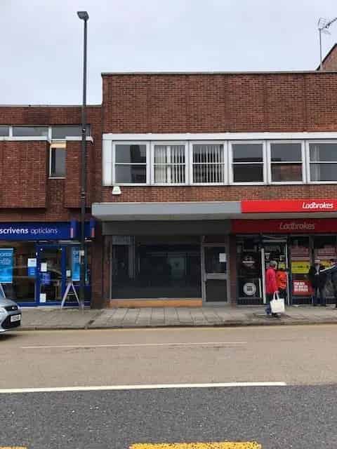 Retail Unit Grantham Town Centre 1420 sq ft Parking