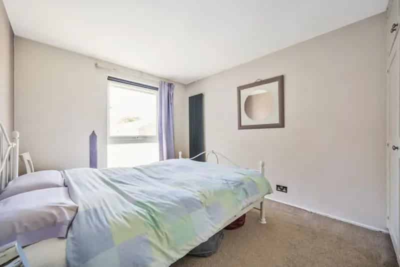 Two Bedroom Top Floor Flat with Allocated Parking