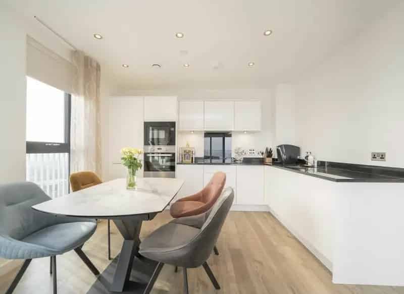 Modern 2-Bed Apartment near Park Royal Station