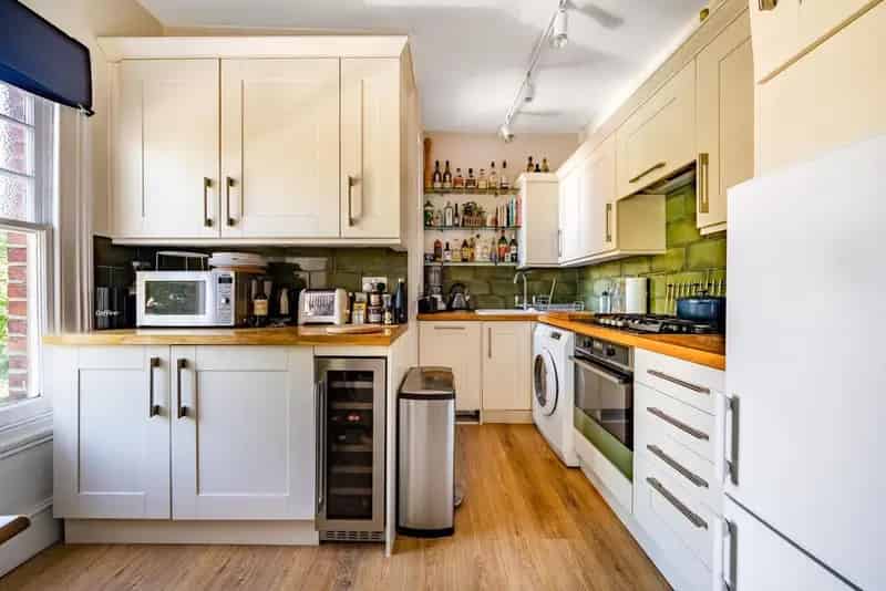 2 Double Bedroom Flat for Sale with Loft Conversion Planning Permission