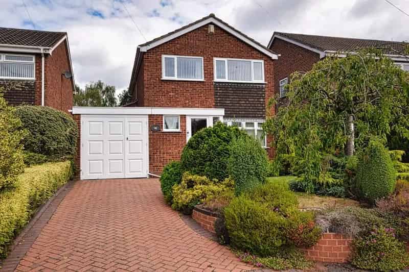 3 Bedroom Detached House For Sale Near Acocks Green Station