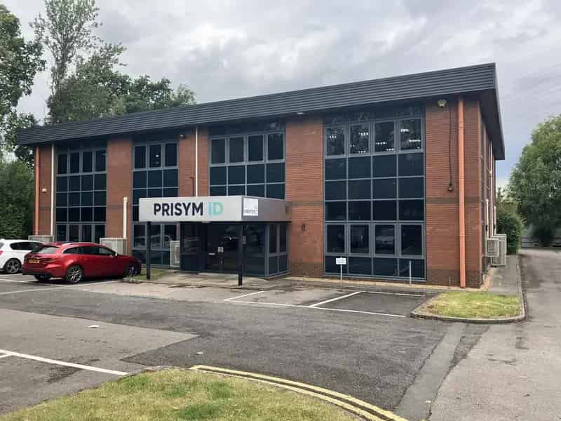Wokingham Self Contained Offices with Warehouse and Parking