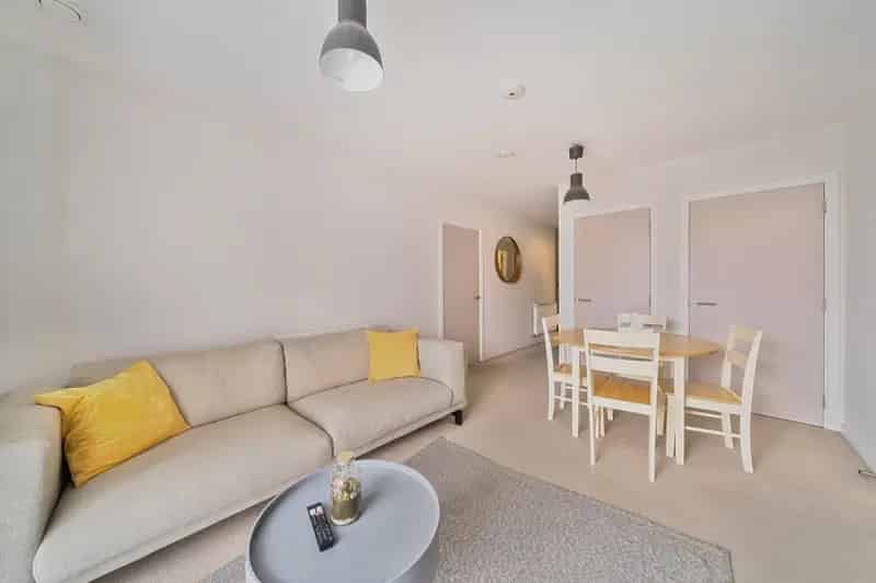 2 Bedroom Flat for Sale near Canning Town
