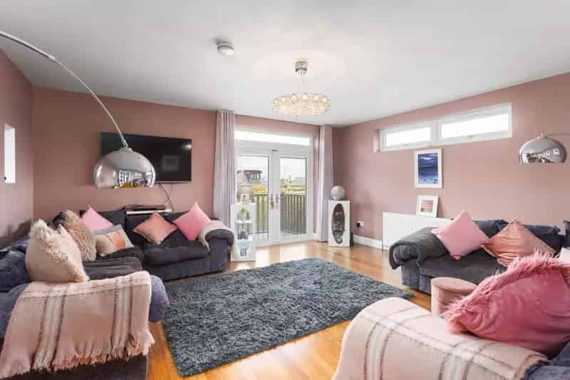 5 Bedroom Detached Bungalow for Sale in Duddingston