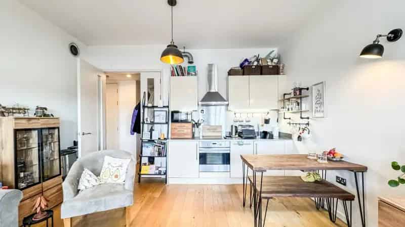 2 Bedroom Flat For Sale  Secure Parking  City Views