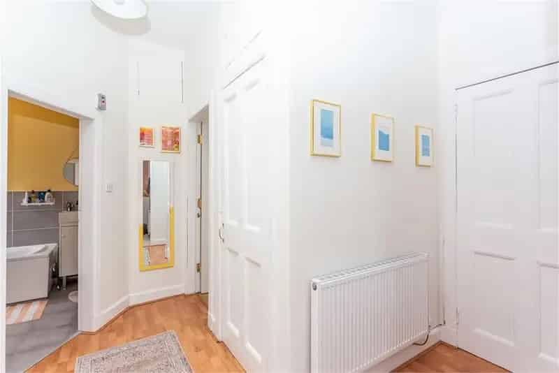 2 Bed Flat Top Floor City Views Edinburgh