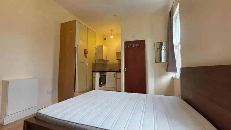 0 Bedroom Flat House to Rent Brixton Zone 2