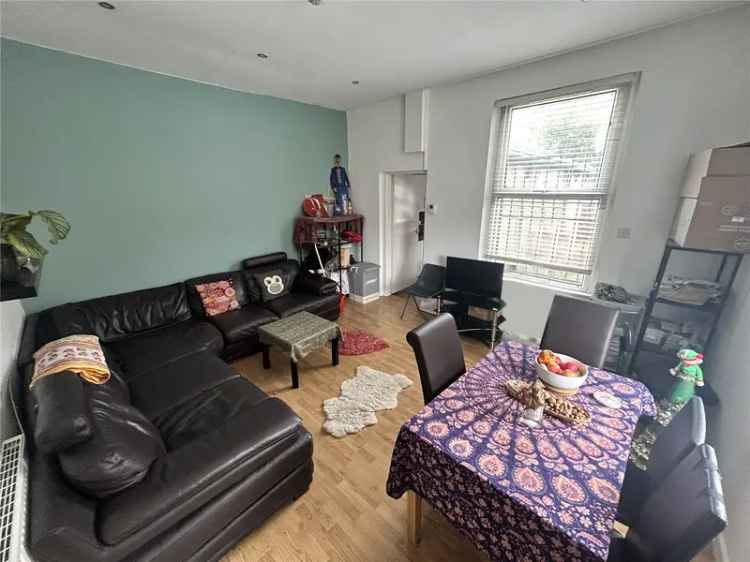 House For Sale in Leeds, England