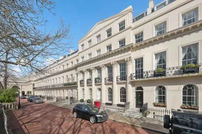 Terraced House for Sale in Regent's Park London