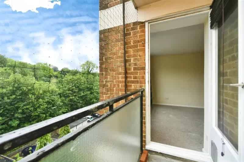 Two Double Bedroom Apartment With Balcony and Parking Near Withdean Park