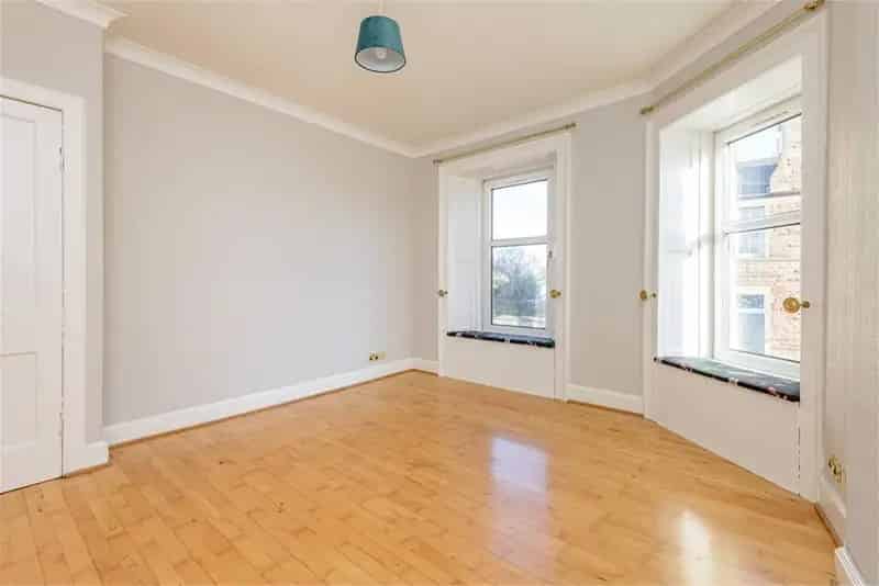 2 Bed Flat Upper Villa with 2 Reception Rooms Bonnyrigg