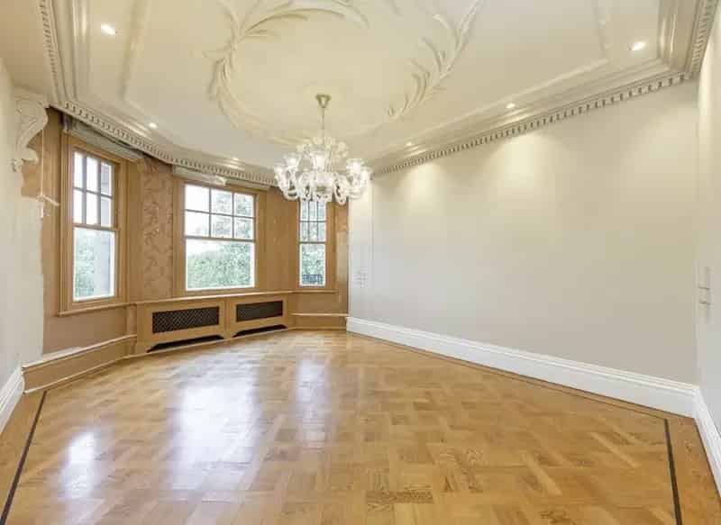 Luxury 4 Bedroom Apartment in London with Stunning Views