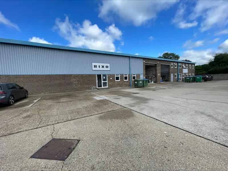 Warehouse Unit For Lease Gated Development High Bay Ample Parking
