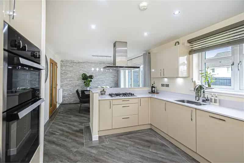 5 Bed Detached House with 2 Reception Rooms NW Kirkcaldy