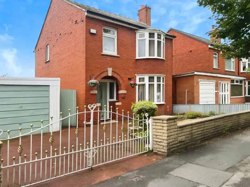 3 Bedroom Detached House For Sale