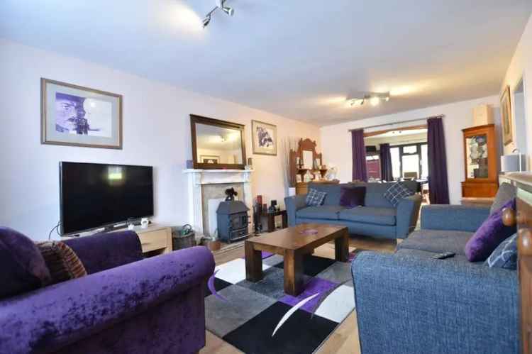 4 Bedroom Detached House for Sale in Bishampton