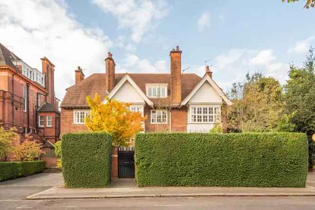 Flat for sale in Eton Avenue, Belsize Park, London NW3