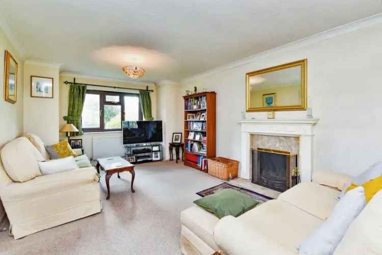 4 Bed Family Home with Conservatory and Double Garage