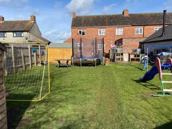 4 Bed House with Ground Floor Wetroom and Large Garden