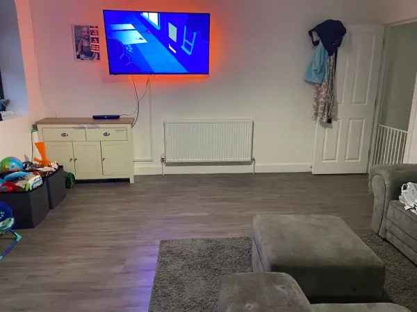 Flat For Rent in Arun, England